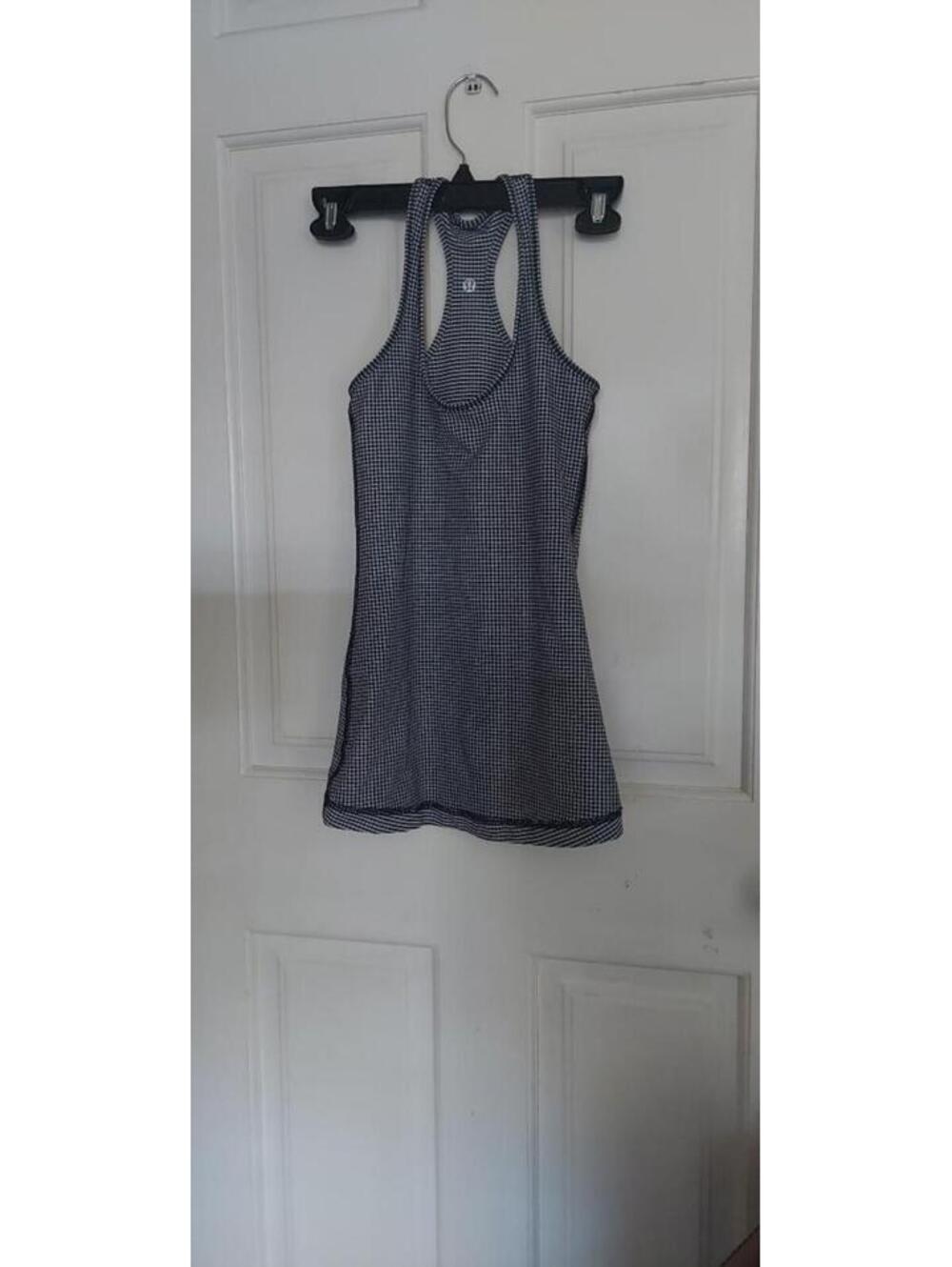 Lululemon dark Royal sz 8 Sports tank top women's